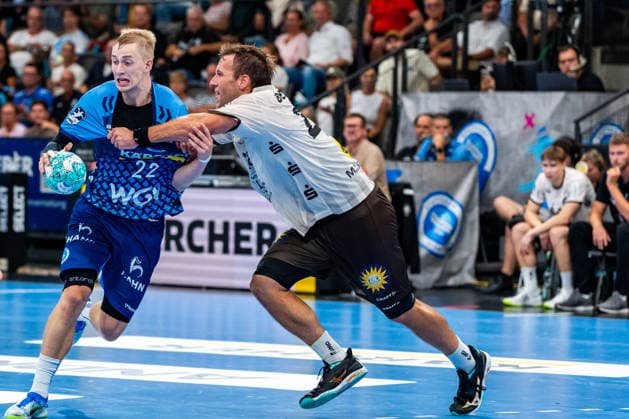 OPEL Handball Bundesliga: TVB Stuttgart vs. Bergischer HC, August 28, 2026, Stuttgart, GERMANY August 28, 2026 Torben Matzken (TVB Stuttgart), 22, against Tom Bergner (Bergischer HC), 28, during the match between TVB Stuttgart and Bergischer HC on Matchday 1 of the OPEL Handball Bundesliga at the Porsche Arena Copyright: xBEAUTIFULxSPORTS Steinx