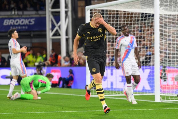 28 August 2026 - Crystal Palace v Manchester City - Premier League - Selhurst Park - London. Crystal Palace v Manchester City - Premier League - Selhurst Park - London. Manchester City s Erling Haaland celebrates his goal by stroking his newly shaven head. Picture : Mark Pain LONDON England  Copyright: xMarkxPainx