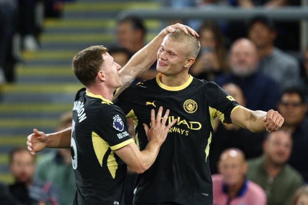 Premier League: Crystal Palace v Manchester City LONDON, UK - 28th Aug 2026: Erling Haaland of Manchester City celebrates scoring his side s first goal with team mate Elliot Anderson during the Premier League match between Crystal Palace FC and Manchester City FC at Selhurst Park London Selhurst Park England United Kingdom Copyright: xCraigxMercerx xPeakxActionxPhotosx