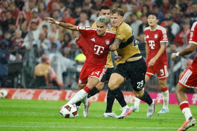Luis Diaz (FC Bayern München, 14) und Finn Jeltsch (VfB Stuttgart, 29) im Zweikampf , Deutschland, Fussball, 1. Bundesliga, 1.Spieltag, 2026 2027, FC Bayern München vs. VfB Stuttgart, 28.08.2026, München Allianz-Arena Deutschland *** Luis Diaz of FC Bayern Munich, 14, and Finn Jeltsch of VfB Stuttgart, 29, in a tackle, Germany, soccer, Bundesliga 1, Matchday 1, 2026–2027, FC Bayern Munich vs. VfB Stuttgart, August 28, 2026, Munich, Allianz Arena, Germany Copyright: xGrantxHubbsx