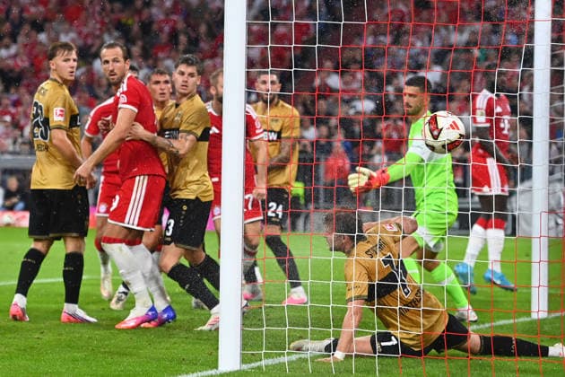 Tor Dayot UPAMECANO (Bayern Muenchen)-hinten) Kopballtor zum 1-0,Strafraumszene.Aktion. Fussball 1. Bundesliga Saison 2026 2027, 1.Spieltag, Spieltag01, FC Bayern Muenchen - VfB Stuttgart am 28.08.2026 , A L L I A N Z A R E N A. *** Tor Dayot UPAMECANO scores a header from the back for Bayern Munich, making it 1–0; penalty area action, soccer, Bundesliga Season 2026–2027, Matchday 1, Matchday 01, FC Bayern Munich vs. VfB Stuttgart on August 28, 2026, Allianz Arena