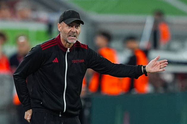 August 28, 2026, xydrx, Soccer, 3rd Division, Fortuna Düsseldorf vs. VfB Stuttgart II, 2026–2027 season, Merkur Spiel Arena: Alexander Ende, head coach of Fortuna Düsseldorf, gestures while giving instructions. DFB regulations prohibit any use of photographs as image sequences and or quasi-video. Copyright: HMBxMedia YannisxDreimann