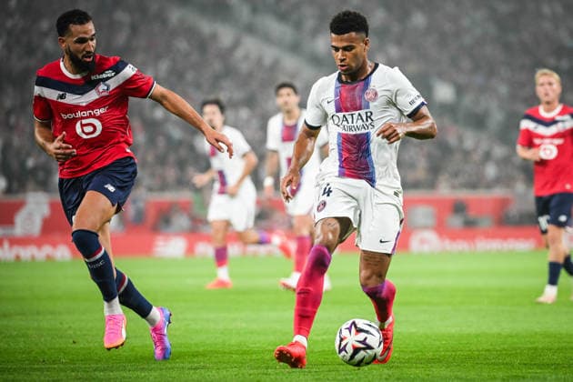 August 28, 2026, Villeneuve-D ascq, France, France: Nabil BENTALEB of Lille and Desire DOUE of PSG during the Ligue 1 match between Lille OSC (LOSC) and Paris Saint-Germain (PSG) at Pierre Mauroy Stadium on August 28, 2026 in Villeneuve-d Ascq near Lille, France. Lille OSC V Paris Saint-Germain - Ligue 1  - ZUMAm308 20260828_zsp_m308_009 Copyright: xMatthieuxMirvillex