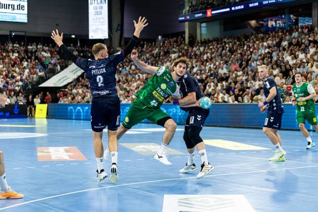 Opel HBL SG Flensburg Handewitt vs. ThSV Eisenach, August 28, 2026, Stephan Seitz No. 44, ThSV Eisenach vs. Simon Pytlick No. 02, SG Flensburg Handewitt, and Arnar Freyr Arnarsson No. 41, SG Flensburg Handewitt; Opel HBL SG Flensburg Handewitt vs. ThSV Eisenach, GGW Arena on August 28, 2026 Copyright: xBEAUTIFULxSPORTS MarioxM.xKobergx
