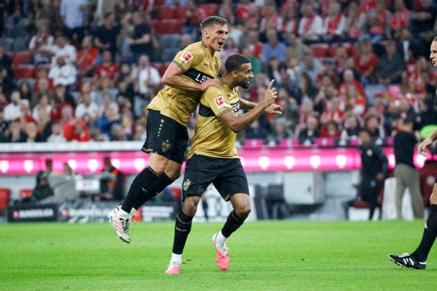 Torjubel bei Josha Vagnoman (VfB Stuttgart, 04) nach seinem Tor zum 1:1, mit Grischa Prömel, Promel (VfB Stuttgart, 21) , Deutschland, Fussball, 1. Bundesliga, 1.Spieltag, 2026 2027, FC Bayern München vs. VfB Stuttgart, 28.08.2026, München Allianz-Arena Deutschland *** Goal celebration by Josha Vagnoman (VfB Stuttgart, 04) after scoring the 1-1 goal, with Grischa Prömel (VfB Stuttgart, 21), Germany, soccer, Bundesliga, Matchday 1, 2026–2027, FC Bayern Munich vs. VfB Stuttgart, August 28, 2026, Allianz Arena, Munich, Germany Copyright: xGrantxHubbsx