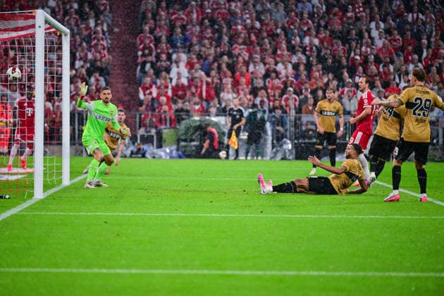 28.08.2026, Fussball, Bundesliga, FC Bayern München - VfB Stuttgart, Josha Vagnoman (VfB Stuttgart) mit dem Eigentor zum 4:1, xRHR-FOTO DEx *** August 28, 2026, Soccer, Bundesliga, FC Bayern Munich vs. VfB Stuttgart, Josha Vagnoman of VfB Stuttgart scores an own goal to make it 4–1, xRHR PHOTO DEx Copyright: TeresaxKroeger RHR-FOTOx RHR-FOTO DE