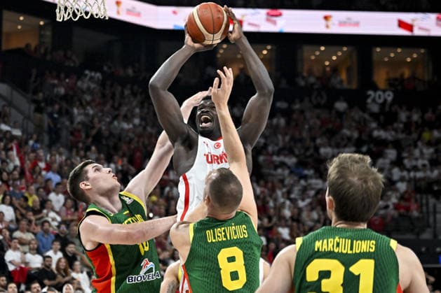 Turkiye v Lithuania - FIBA 2027 World Cup European Qualifiers ISTANBUL, TURKIYE - AUGUST 28: Adem Bona (C) of Turkiye in action against Osvaldas Olisevicius (8) of Lithuania during FIBA 2027 World Cup European Qualifiers Group J second round match between Turkiye and Lithuania at Basketball Development Center in Istanbul, Turkiye on August 28, 2026. Muhammed Enes Yildirim Anadolu Istanbul Turkey. Editorial use only. Please get in touch for any other usage.  Copyright: x2026xAnadoluxMuhammedxEnesxYildirimx