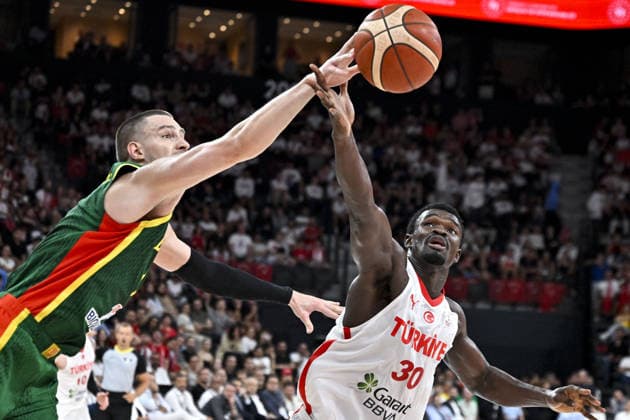 Turkiye v Lithuania - FIBA 2027 World Cup European Qualifiers ISTANBUL, TURKIYE - AUGUST 28: Adem Bona (30) of Turkiye in action against Marek Blazevic (L) of Lithuania during FIBA 2027 World Cup European Qualifiers Group J second round match between Turkiye and Lithuania at Basketball Development Center in Istanbul, Turkiye on August 28, 2026. Muhammed Enes Yildirim Anadolu Istanbul Turkey. Editorial use only. Please get in touch for any other usage.  Copyright: x2026xAnadoluxMuhammedxEnesxYildirimx