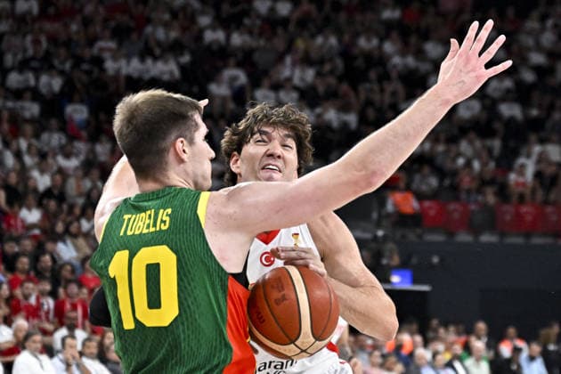Turkiye v Lithuania - FIBA 2027 World Cup European Qualifiers ISTANBUL, TURKIYE - AUGUST 28: Cedi Osman (R) of Turkiye in action against Azuolas Tubelis (10) of Lithuania during FIBA 2027 World Cup European Qualifiers Group J second round match between Turkiye and Lithuania at Basketball Development Center in Istanbul, Turkiye on August 28, 2026. Muhammed Enes Yildirim Anadolu Istanbul Turkey. Editorial use only. Please get in touch for any other usage.  Copyright: x2026xAnadoluxMuhammedxEnesxYildirimx
