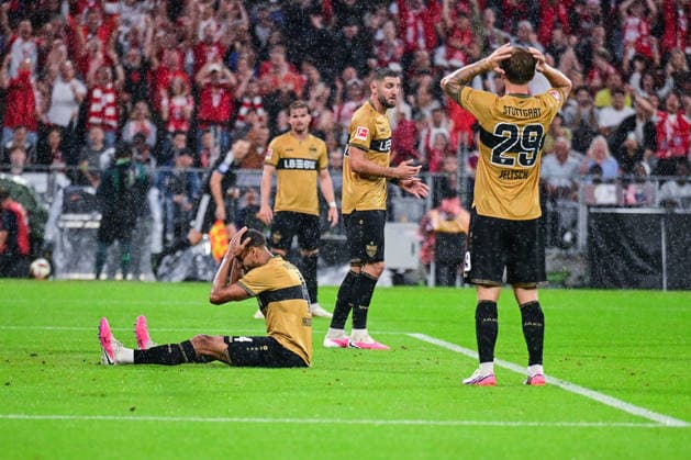 28.08.2026, Fussball, Bundesliga, FC Bayern München - VfB Stuttgart, Josha Vagnoman (VfB Stuttgart) mit dem Eigentor zum 4:1, xRHR-FOTO DEx *** August 28, 2026, Soccer, Bundesliga, FC Bayern Munich vs. VfB Stuttgart, Josha Vagnoman of VfB Stuttgart scores an own goal to make it 4–1, xRHR PHOTO DEx Copyright: TeresaxKroeger RHR-FOTOx RHR-FOTO DE