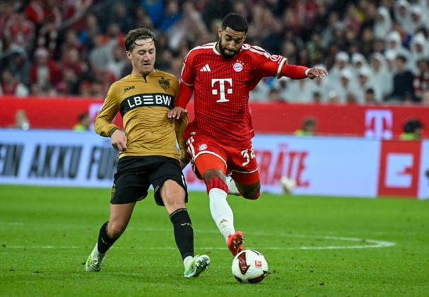 28.08.2026, xemx, Fussball 1.Bundesliga, FC Bayern Muenchen - VfB Stuttgart v.l. Angelo Stiller (VfB Stuttgart), Ismael Saibari (FC Bayern Muenchen) Zweikampf, Aktion, action, battle for the ball (DFL DFB REGULATIONS PROHIBIT ANY USE OF PHOTOGRAPHS as IMAGE SEQUENCES and or QUASI-VIDEO) Muenchen *** August 28, 2026, xemx, Soccer, Bundesliga 1, FC Bayern Munich vs. VfB Stuttgart, v l Angelo Stiller, VfB Stuttgart, Ismael Saibari, FC Bayern Munich, tackle, action, battle for the ball. DFL and DFB regulations prohibit any use of photographs as image sequences and or quasi-video. Munich