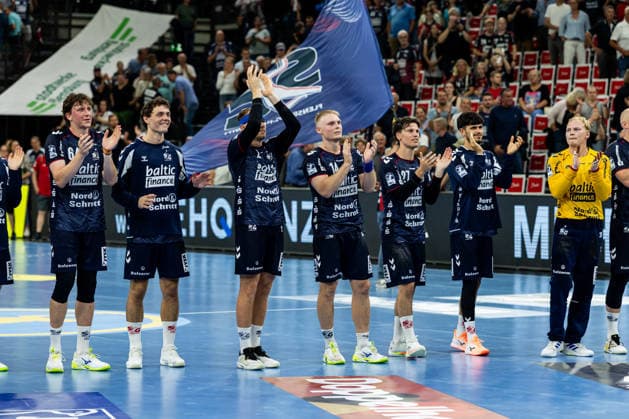 Opel HBL: SG Flensburg-Handewitt vs ThSV Eisenach; 28.08.26 Jubel nach Sieg Team SG Flensburg-Handewitt Opel HBL: SG Flensburg-Handewitt vs ThSV Eisenach, GGW Arena am 28.08.26 *** Opel HBL SG Flensburg Handewitt vs. ThSV Eisenach, August 28, 2026: Celebrations after the victory—Team SG Flensburg Handewitt, Opel HBL SG Flensburg Handewitt vs. ThSV Eisenach, GGW Arena, August 28, 2026 Copyright: xBEAUTIFULxSPORTS MarioxM.xKobergx