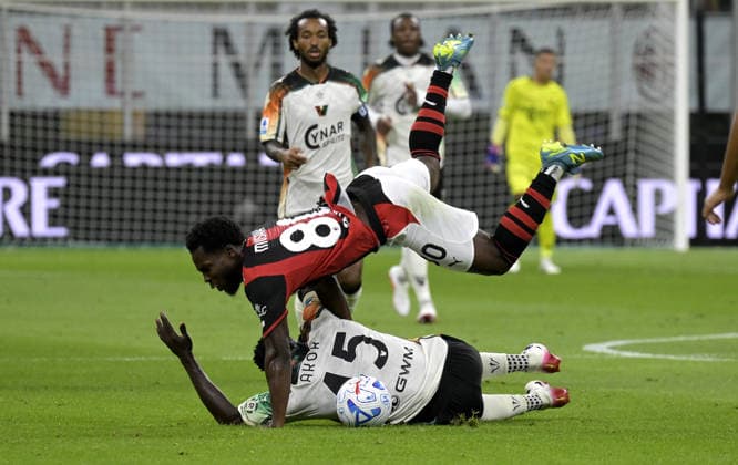 Foto IPP Paolo Bona Milano 28 08 2026 Campionato Serie A di Calcio stagione 2026 2027 partita Milan-Venezia Nella foto Yunus Musah e Akor Adams Italy Photo Press Worldwide Copyright italy Italy ITALY  Copyright: xR4924_italyphotopressx