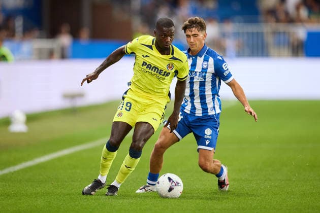 August 28, 2026, Vitoria, Alaba, Spain: Nicolas Pepe of Villarreal CF competes for the ball with Mikel Rodriguez of Deportivo Alaves during the LaLiga EA Sports match between Deportivo Alaves and Villarreal CF at Mendizorrotza on August 28, 2026, in Vitoria, Spain. Deportivo Alaves V Villarreal CF - LaLiga EA Sports  - ZUMAa181 20260828_zaa_a181_104 Copyright: xRicardoxLarreinax
