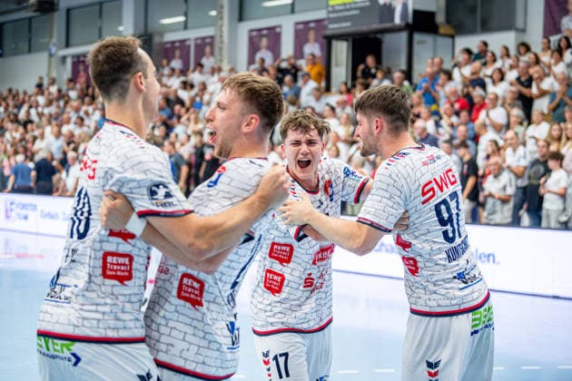 2 HBL TV Hüttenberg vs. TV Großwallstadt, August 28, 2026 Phil Spandau, TV Hüttenberg, 17, David Kuntscher, TV Hüttenberg, 97, Paul Ohl (TV Hüttenberg), 10, Tizian Weimer (TV Hüttenberg), 24 2 HBL TV Hüttenberg vs. TV Großwallstadt, August 26, 2028 Copyright: xBEAUTIFULxSPORTS Roeczeyx