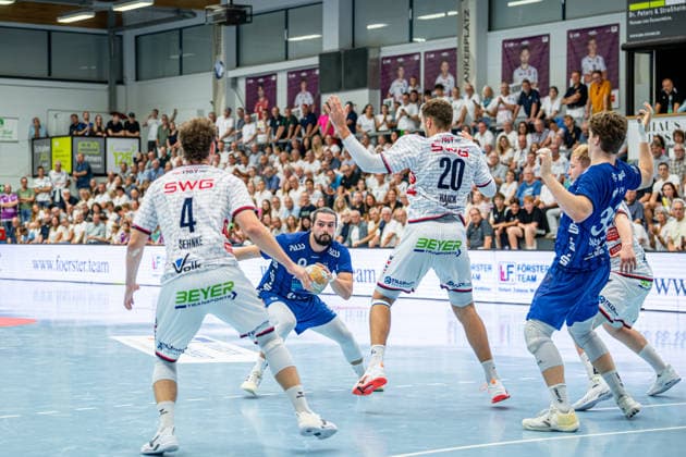 2 HBL TV Hüttenberg vs. TV Großwallstadt, August 28, 2026 Yessine Meddeb (TV Großwallstadt), 9, David Sehnke (TV Hüttenberg), 4, Leif Haack (TV Hüttenberg), 20, Axel Skaarnaes (TV Großwallstadt), 35, Georg Löwen (TV Hüttenberg), 33 2 HBL TV Hüttenberg vs. TV Großwallstadt, August 26, 2028 Copyright: xBEAUTIFULxSPORTS Roeczeyx