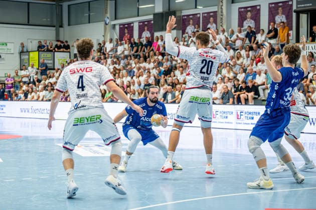 2 HBL TV Hüttenberg vs. TV Großwallstadt, August 28, 2026 Yessine Meddeb (TV Großwallstadt), 9, David Sehnke (TV Hüttenberg), 4, Leif Haack (TV Hüttenberg), 20, Axel Skaarnaes (TV Großwallstadt), 35, Georg Löwen (TV Hüttenberg), 33 2 HBL TV Hüttenberg vs. TV Großwallstadt, August 26, 2028 Copyright: xBEAUTIFULxSPORTS Roeczeyx
