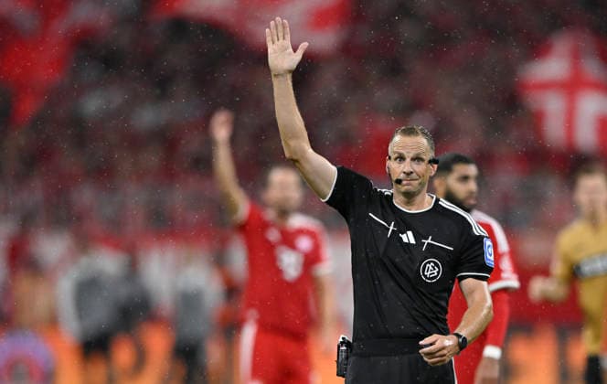 Schiedsrichter Referee Soeren Storks Gestik Geste FC Bayern Muenchen FCB vs VfB Stuttgart 28.08.2026 DFL REGULATIONS PROHIBIT ANY USE OF PHOTOGRAPHS AS IMAGE SEQUENCES AND OR QUASI-VIDEO FC Bayern Muenchen FCB vs VfB Stuttgart *** Referee Sören Storks Gesture FC Bayern Munich (FCB) vs. VfB Stuttgart August 28, 2026 DFL regulations prohibit any use of photographs as image sequences and or quasi-video FC Bayern Munich (FC)B vs. VfB Stuttgart