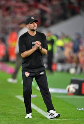 Trainer Coach Sebastian Hoeness VfB Stuttgart am Spielfeldrand Enttaeuschung enttaeuscht nach vergebener Torchance Gestik Geste FC Bayern Muenchen FCB vs VfB Stuttgart 28.08.2026 DFL REGULATIONS PROHIBIT ANY USE OF PHOTOGRAPHS AS IMAGE SEQUENCES AND OR QUASI-VIDEO FC Bayern Muenchen FCB vs VfB Stuttgart *** Coach Sebastian Hoeness of VfB Stuttgart on the sidelines, looking disappointed after a missed scoring opportunity; gesture—FC Bayern Munich (FCB) vs. VfB Stuttgart, August 28, 2026. DFL regulations prohibit any use of photographs AS IMAGE SEQUENCES AND OR QUASI-VIDEO: FC Bayern Munich (FCB) vs. VfB Stuttgart