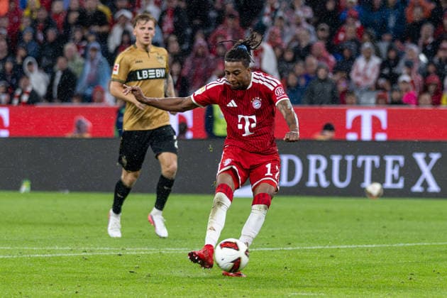 Michael Olise (FC Bayern Muenchen, 17) bei seinem vermeintlichen Tor zum 4:1, welches nach Videobeweis aufgrund einer Abseitsposition aberkannt wurde GER, FC Bayern Muenchen vs. VfB Stuttgart, Fussball, Bundesliga, 1. Spieltag, Spielzeit 2026 2027, 28.08.2026. (DFL DFB REGULATIONS PROHIBIT ANY USE OF PHOTOGRAPHS as IMAGE SEQUENCES and or QUASI-VIDEO). Foto: HMB Media Heike Feiner *** Michael Olise of FC Bayern Munich, age 17, scoring his supposed goal to make it 4–1, which was disallowed after a video review due to an offside position. GER, FC Bayern Munich vs. VfB Stuttgart, Soccer, Bundesliga, Matchday 1, 2026–2027 season, August 28, 2026. DFL and DFB regulations prohibit any use of photographs as image sequences and or quasi-video. Photo: HMB Media, Heike Feiner Copyright: HMBxMedia HeikexFeiner