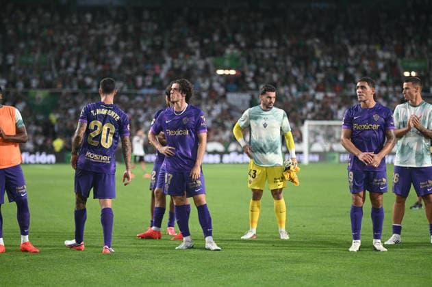 ESP LaLiga EA Sports: Racing Santander vs. Elche CF — Elche players after their loss in the LaLiga EA Sports match between Racing Santander and Elche CF, played at Campos de Sport de El Sardinero Stadium in Cantabria on August 28, 2026, in Spain — Spain Soccer Copyright: xAgenciaxLOFx