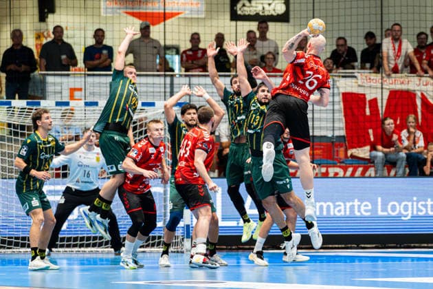 Hamm, Germany, August 28, 2026, 2nd HBL 2026–2027, Match 1: ASV Hamm Westfalen vs. VfL Eintracht Hagen. Pictured from left in a one-on-one battle: Pierre Busch (Hagen), Jan von Boenigk (Hagen), Sigurth Leth Klinge (ASV), Philip Jungemann (Hagen), Jann Keno Jacobs (ASV), Pouya Norouzinezhad (Hagen), Juan de la Pena (Hagen), and Lucas Firnhaber (ASV) at the WESTPRESS Arena in North Rhine-Westphalia Copyright: xFotostandx xKruczynskix