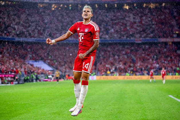 28.08.2026, Fußball, FC Bayern München - VfB Stuttgart, 1. Fußball Bundesliga, 1. Spieltag, Allianz-Arena, Saison 2026 2027: Torjubel nach dem Tor zum 5:1 durch Torschütze Luis Diaz (FC Bayern München 14) DFB regulations prohibit any use of photographs as image sequences and or quasi-video. Bayern Deutschland *** August 28, 2026, Soccer, FC Bayern Munich vs. VfB Stuttgart, 1. Bundesliga, Matchday 1, Allianz Arena, 2026–2027 Season. Celebration after the goal that made it 5–1 by scorer Luis Diaz. FC Bayern Munich 14. DFB regulations prohibit any use of photographs as image sequences and or quasi-video. Bayern, Germany