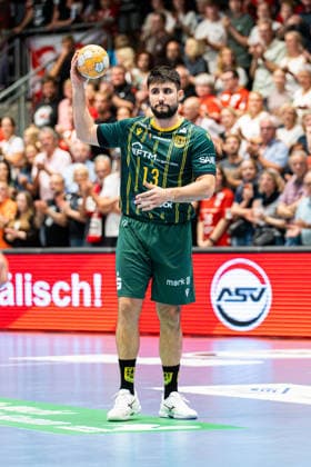 Hamm, Germany, August 28, 2026, 2nd HBL 2026–2027, Match 1: ASV Hamm Westfalen vs. VfL Eintracht Hagen. Pictured: Juan de la Pena Hagen with the ball, WESTPRESS Arena North Rhine-Westphalia Copyright: xFotostandx xKruczynskix