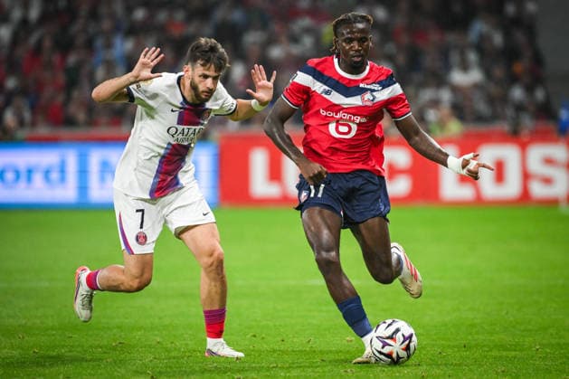 August 28, 2026, Villeneuve-D ascq, France, France: Khvicha KVARATSKHELIA of PSG and Ngal ayel MUKAU of Lille during the Ligue 1 match between Lille OSC (LOSC) and Paris Saint-Germain (PSG) at Pierre Mauroy Stadium on August 28, 2026 in Villeneuve-d Ascq near Lille, France. Lille OSC V Paris Saint-Germain - Ligue 1  - ZUMAm308 20260828_zsp_m308_015 Copyright: xMatthieuxMirvillex