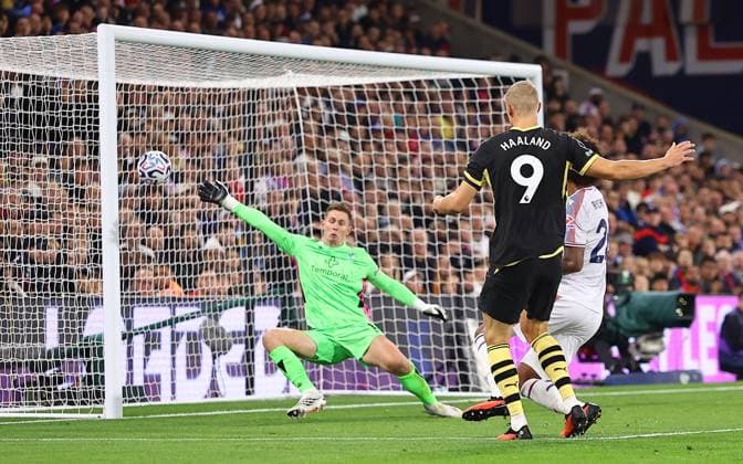 Erling Haaland of Manchester City scores their sides fourth goal Crystal Palace v Manchester City, Premier League Football, Football, Selhurst Park, London, UK - 28 Aug 2026London Selhurst Park United Kingdom EDITORIAL USE ONLY No use with unauthorised audio, video, data, fixture lists, club league logos or live services. Online in-match use limited to 120 images, no video emulation. No use in betting, games or single club league player publications. Copyright: xMichaelxZemanek Shutterstockx 17118951bj