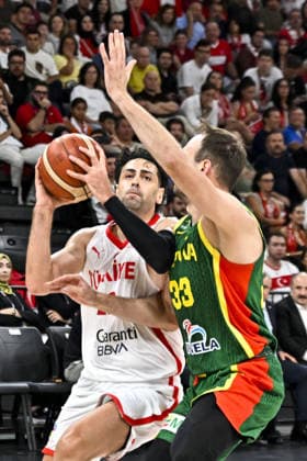 Turkiye v Lithuania - FIBA 2027 World Cup European Qualifiers ISTANBUL, TURKIYE - AUGUST 28: Furkan Korkmaz of Turkiye in action against Mindaugas Kacinas (33) of Lithuania during FIBA 2027 World Cup European Qualifiers Group J second round match between Turkiye and Lithuania at Basketball Development Center in Istanbul, Turkiye on August 28, 2026. Muhammed Enes Yildirim Anadolu Istanbul Turkey. Editorial use only. Please get in touch for any other usage.  Copyright: x2026xAnadoluxMuhammedxEnesxYildirimx