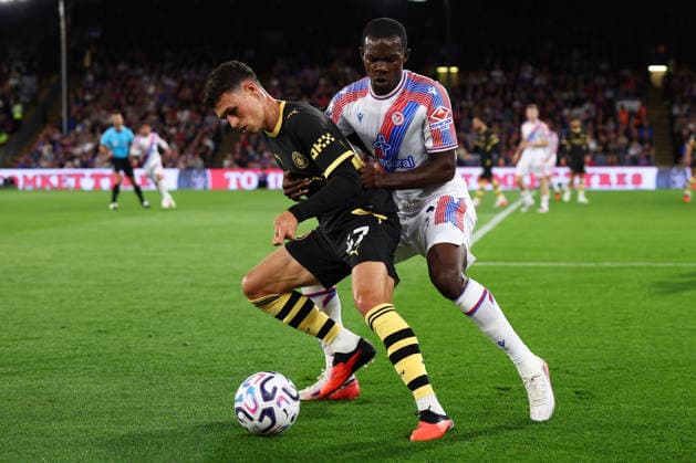 London, England, 28th August 2026. Phil Foden of Manchester City and Tyrick Mitchell of Crystal Palace challenge for the ball during the Crystal Palace vs Manchester City Premier League match at Selhurst Park, London. Picture credit should read: Paul Terry Sportimage EDITORIAL USE ONLY. No use with unauthorised audio, video, data, fixture lists, club league logos or live services. Online in-match use limited to 120 images, no video emulation. No use in betting, games or single club league player publications. SPI_056_PT_Palace_Man_City SPI-4936-0056