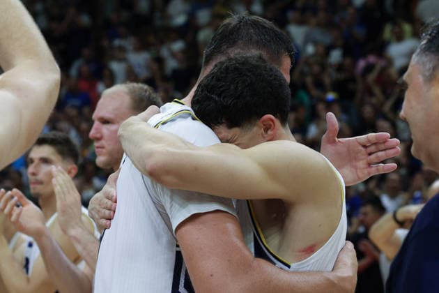 IPA87876161 - Jusuf Nurkic of Bosnia and Herzegovina celebrates the victory during the FIBA Basketball World Cup 2027 Group J European Qualifiers game between Bosnia and Herzegovina and Italy at SKPC Mejdan on August 28, 2026, in Tuzla, Bosnia and Herzegovina, during the Bosnia and Herzegovina vs. Italy game - Second Round · Group J - WCQ’27, FIBA World Cup in , , August 28, 2026  Copyright: x(c)xAlbertoxCavallaro SportReporter IPAxSportx xx 87876161