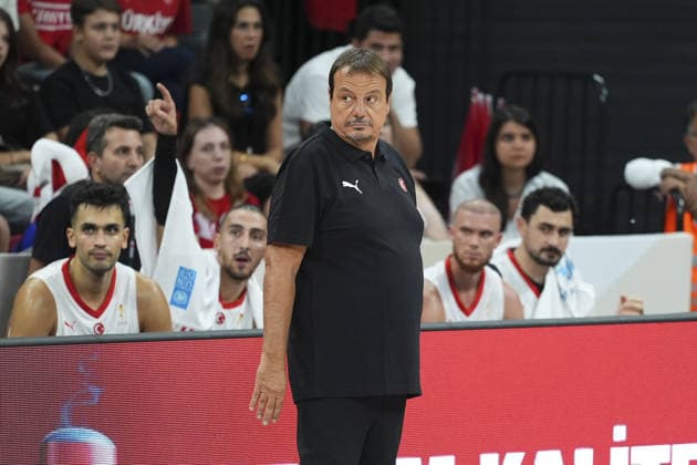 Turkiye v Lithuania - FIBA 2027 World Cup European Qualifiers ISTANBUL, TURKIYE - AUGUST 28: Head coach of Turkiye Men s National Basketball Team Ergin Ataman gives tactical instructions to his players during the FIBA 2027 Basketball World Cup European Qualifiers second round Group J match between Turkiye and Lithuania at Turkcell Basketball Development Center in Istanbul, Turkiye on August 28, 2026. Bunyamin Celik Anadolu Istanbul Turkey. Editorial use only. Please get in touch for any other usage.  Copyright: x2026xAnadoluxBunyaminxCelikx
