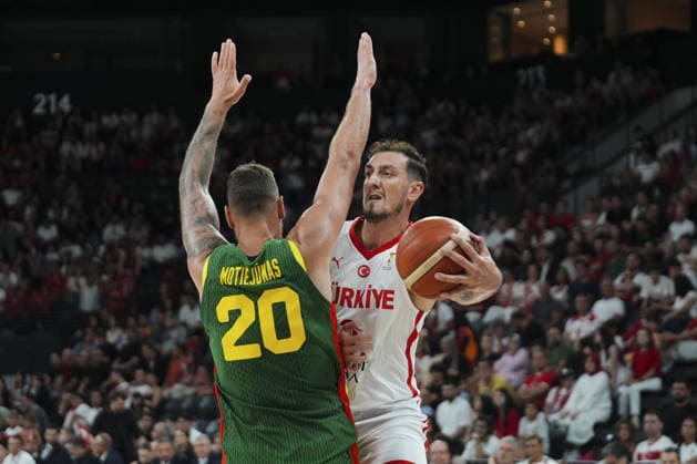 Turkiye v Lithuania - FIBA 2027 World Cup European Qualifiers ISTANBUL, TURKIYE - AUGUST 28: Yigitcan Saybir (3) of Turkiye in action against Donatas Motiejunas (20) of Lithuania during the FIBA 2027 Basketball World Cup European Qualifiers second round Group J match between Turkiye and Lithuania at Turkcell Basketball Development Center in Istanbul, Turkiye on August 28, 2026. Bunyamin Celik Anadolu Istanbul Turkey. Editorial use only. Please get in touch for any other usage.  Copyright: x2026xAnadoluxBunyaminxCelikx