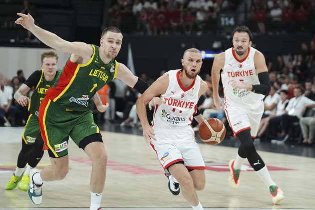 Turkiye v Lithuania - FIBA 2027 World Cup European Qualifiers ISTANBUL, TURKIYE - AUGUST 28: Malachi Flynn (11) of Turkiye in action against Marek Blazevic (1) of Lithuania during the FIBA 2027 Basketball World Cup European Qualifiers second round Group J match between Turkiye and Lithuania at Turkcell Basketball Development Center in Istanbul, Turkiye on August 28, 2026. Bunyamin Celik Anadolu Istanbul Turkey. Editorial use only. Please get in touch for any other usage.  Copyright: x2026xAnadoluxBunyaminxCelikx