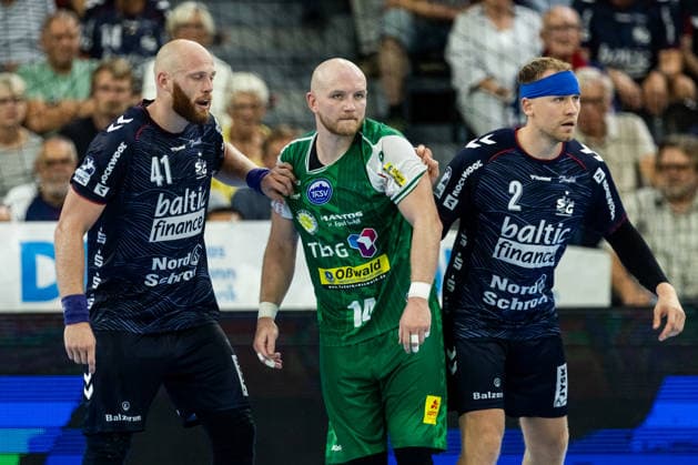 Opel HBL SG Flensburg Handewitt vs. ThSV Eisenach, August 28, 2026. Battle at the circle: Arnar Freyr Arnarsson (No. 41), SG Flensburg Handewitt; Peter Walz (No. 14), ThSV Eisenach, Simon Pytlick No. 02, SG Flensburg Handewitt Opel HBL SG Flensburg Handewitt vs. ThSV Eisenach, GGW Arena on August 28, 2026 Copyright: xBEAUTIFULxSPORTS MarioxM.xKobergx