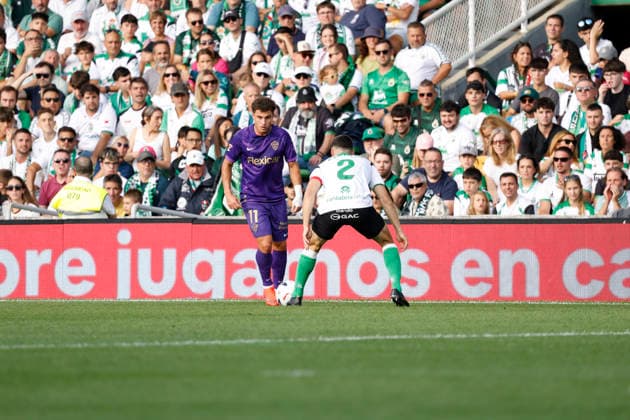 Real Racing Club de Santander v Elche CF - LaLiga EA Sports 2026 27 Racing de Santander v Elche C.F - LaLiga EA Sports - AUGUST 28 - Alvaro Mantilla of Racing de Santander competes for the ball with German Valera of Elche C.F during the LaLiga EA Sports match between Racing de Santander and Elche C.F at El Sardinero Stadium, Santander, Spain, on August 28, 2026. Santander Canabria Spain  Copyright: xDavidxFernandezx originalFilename:fern__ndez-racingde260828_np6yN.jpg