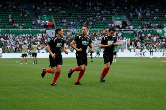 Real Racing Club de Santander v Elche CF - LaLiga EA Sports 2026 27 Racing de Santander v Elche C.F - LaLiga EA Sports - AUGUST 28 - Referees for the game warm up during the LaLiga EA Sports match between Racing de Santander and Elche C.F at El Sardinero Stadium, Santander, Spain, on August 28, 2026. Santander Canabria Spain  Copyright: xDavidxFernandezx originalFilename:fern__ndez-racingde260828_npqmH.jpg