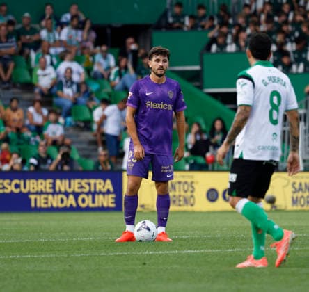 Real Racing Club de Santander v Elche CF - LaLiga EA Sports 2026 27 Racing de Santander v Elche C.F - LaLiga EA Sports - AUGUST 28 - Victor Chust of Elche C.F is in action during the LaLiga EA Sports match between Racing de Santander and Elche C.F at El Sardinero Stadium, Santander, Spain, on August 28, 2026. Santander Canabria Spain  Copyright: xDavidxFernandezx originalFilename:fern__ndez-racingde260828_npyC2.jpg