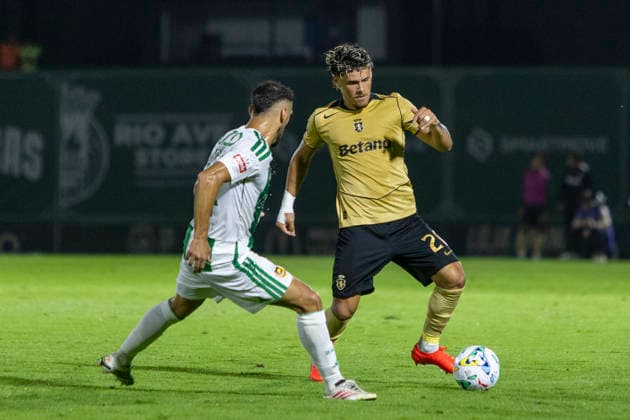 Rio Ave v Sporting Cp - Liga Portugal Vila do Conde, August 28 - Maxi Araujo of Sporting CP is seen on action during the Rio Ave FC x Sporting CP match for the Liga Portugal Betclic 2026 27 on August 28, 2026 in Vila do Conde, Portugal Vila do Conde Portugal  Copyright: xMiguelxLemosx originalFilename:lemos-rioavefc260828_npM8g.jpg