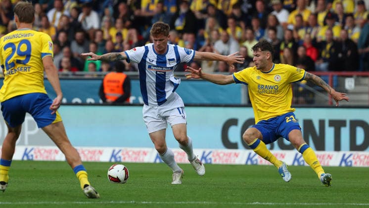 Braunschweig vs Hertha BSC, 2. BL Braunschweig, 28.08.2026, Fußball, Herren, 2. BL, Saison 2026 2027, Eintracht Braunschweig vs. Hertha BSC Berlin: Sebastian Gronning (Hertha BSC), Kevin Ehlers (Eintracht Braunschweig) (DFL DFB REGULATIONS PROHIBIT ANY USE OF PHOTOGRAPHS as IMAGE SEQUENCES and or QUASI-VIDEO) Stadion an der Hamburger Straße Niedersachsen Deutschland *** Braunschweig vs. Hertha BSC, 2nd Bundesliga Braunschweig, August 28, 2026, Soccer, Men s, 2nd Bundesliga, 2026–2027 Season, Eintracht Braunschweig vs. Hertha BSC Berlin; Sebastian Gronning (Hertha BSC), Kevin Ehlers (Eintracht Braunschweig); DFL and DFB regulations prohibit any use of photographs as image sequences and or quasi-video; Stadion an der Hamburger Straße, Lower Saxony, Germany