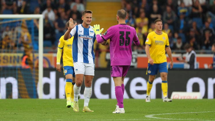Braunschweig vs Hertha BSC, 2. BL Braunschweig, 28.08.2026, Fußball, Herren, 2. BL, Saison 2026 2027, Eintracht Braunschweig vs. Hertha BSC Berlin: Paul Seguin (Hertha BSC), Torwart Marius Gersbeck (Hertha BSC) (DFL DFB REGULATIONS PROHIBIT ANY USE OF PHOTOGRAPHS as IMAGE SEQUENCES and or QUASI-VIDEO) Stadion an der Hamburger Straße Niedersachsen Deutschland *** Braunschweig vs. Hertha BSC, 2nd Bundesliga Braunschweig, August 28, 2026, Soccer, Men s, 2nd Bundesliga, 2026–2027 Season, Eintracht Braunschweig vs. Hertha BSC Berlin; Paul Seguin (Hertha BSC); Goalkeeper Marius Gersbeck (Hertha BSC); DFL and DFB regulations prohibit any use of photographs as image sequences and or quasi-video; Stadion an der Hamburger Straße, Lower Saxony, Germany
