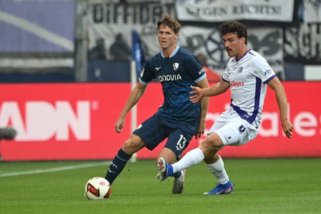 Oliver OLSEN (BO) gegen Leonhard MUENST (Münst, VfL Osnabrueck) Aktion, Zweikampf, Fussball 2. Bundesliga, 3. Spieltag, VfL Bochum (BO) - VfL Osnabrueck (OS) 0-1 am 28.08.2026 im Vonovia Ruhrstadion Bochum Deutschland. DFL regulations prohibit any use of photographs as image sequences and or quasi-video Â *** Oliver OLSEN (BO) vs. Leonhard MUENST (Münst), VfL Osnabrück Action, Tackle, Soccer 2. Bundesliga, Matchday 3, VfL Bochum (BO) vs. VfL Osnabrück (OS) 0–1 on August 28, 2026, at the Vonovia Ruhrstadion in Bochum, Germany. DFL regulations prohibit any use of photographs as image sequences and or quasi-video.