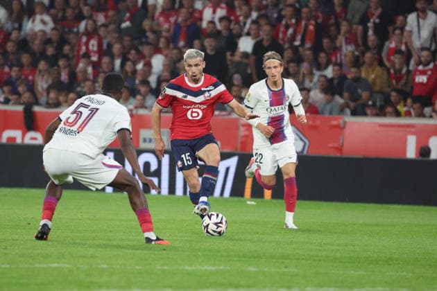 FOOTBALL : LOSC Lille vs PSG Paris Saint-Germain - Ligue 1 J2 - 28 08 2026 Romain PERRAUD (LOSC Lille) lors du match LOSC Lille vs PSG Paris Saint-Germain , Ligue 1 J2, Decathlon Arena stade Pierre Mauroy, le 28 aoÃ»t 2026 - photo Laurent Sanson PsnewZ  Copyright: xLaurentxSANSONx xPsnewZx