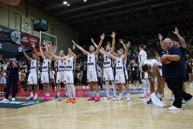 BASKETBALL - FIBA World Cup - Bosnia and Herzegovina vs. Italy - Second Round ? Group J - WCQ 27 Photo by IPA ABACAPRESS.COM87876152 - Bosnia and Herzegovina players celebrate their victory during the FIBA Basketball World Cup 2027 Group J European Qualifiers game between Bosnia and Herzegovina and Italy at SKPC Mejdan on August 28, 2026, in Tuzla, Bosnia and Herzegovina, during the Bosnia and Herzegovina vs. Italy match—Second Round · Group J - WCQ’27, FIBA World Cup in , , August 28, 2026  Copyright: xIPAxSport ABACAx