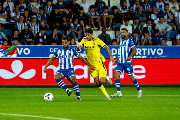 ESP LaLiga EA Sports: Deportivo Alavés vs. Villarreal CF — Santiago Comesana Veiga of Villarreal during the LaLiga EA Sports match between Deportivo Alavés and Villarreal CF, played at Mendizorroza Stadium in Vitoria-Gasteiz on August 28, 2026, in Spain. VITORIA, Spain — Soccer Copyright: xMiguelxGarciax xAgenciaxLOFx