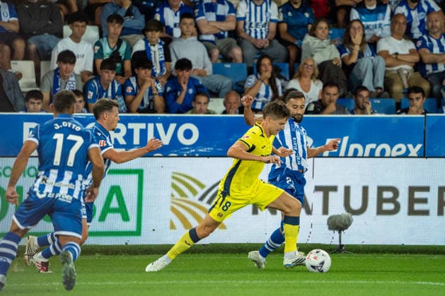 ESP LaLiga EA Sports: Deportivo Alavés vs. Villarreal CF — Juan Foyth of Villarreal during the LaLiga EA Sports match between Deportivo Alavés and Villarreal CF, played at Mendizorroza Stadium in Vitoria-Gasteiz on August 28, 2026, in Spain. VITORIA, Spain — Soccer Copyright: xMiguelxGarciax xAgenciaxLOFx