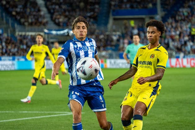 ESP LaLiga EA Sports: Deportivo Alavés vs. Villarreal CF — Nahuel Tenaglia of Alavés and Tajon Buchanan of Villarreal during the LaLiga EA Sports match between Deportivo Alavés and Villarreal CF played at Mendizorroza Stadium in Vitoria-Gasteiz on August 28, 2026 in Spain VITORIA, Spain Soccer Copyright: xMiguelxGarciax xAgenciaxLOFx