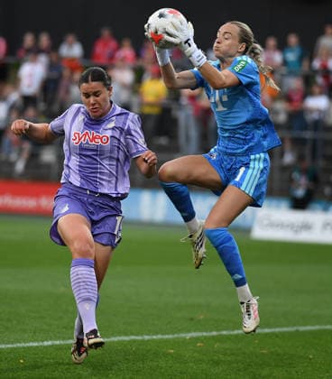 28.08.2026, xophax, Fussball 1.Bundesliga, 1.FC Koeln Frauen-Bundesliga , Frauenfussball. Frauen Bundesliga Google Pixel Frauen.Bundesliga 26 27. 1.FC Köln gegen TSG Hoffenheim. Torfrau Lisa Schmitz , rechts ( 1.FC Köln ) und Julia Svenja Fölmli , links ( TSG Hoffenheim ) Koeln *** August 28, 2026, xophax, Soccer 1 Bundesliga, 1. FC Köln Women s Bundesliga, Women s Soccer, Women s Bundesliga, Google Pixel, Women s Bundesliga, August 26–27, 1. FC Köln vs. TSG Hoffenheim, goalkeeper Lisa Schmitz (right, 1. FC Köln) and Julia Svenja Fölmli (left, TSG Hoffenheim), Cologne